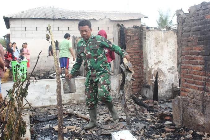 Kebakaran di Eretan Wetan Indramayu Hanguskan 10 Rumah Semi Permanen